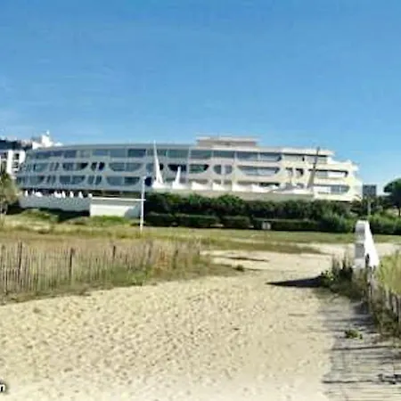 Au Grau-du-roi Avec Piscine Partagee