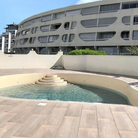 Apartment Charmant: Grau Du Roi Poolside Retreat Le Grau-du-Roi
